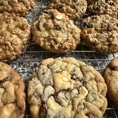 The Signature (6) Half Dozen | Based On Availability 