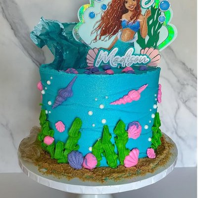 Signature Round Cake – 8” (3-Layer)