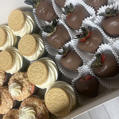Cupcakes and Dipped Strawberries 
