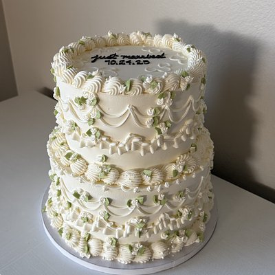 Large Tiered Cake (8 & 10in) 
