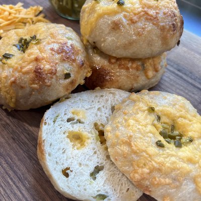 Sourdough Jalapeño Cheddar Bagels (4 Pack)