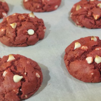Thick Red Velvet Cookies 