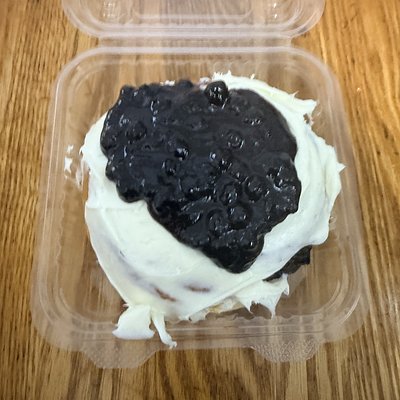 Chet’s Blueberry Pie Cinnamon Roll