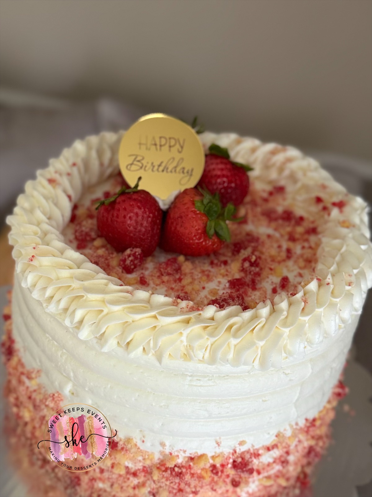 Strawberry Crunch Cake 