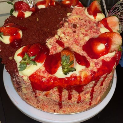 Valentines 💌 Half & Half Strawberry Crunch & Red Velvet Cheesecake Cake 