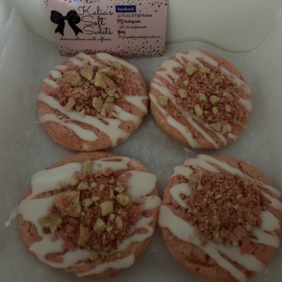 Strawberry Crunch Cookies 