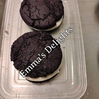 Ube Coconut Whoopie Pie