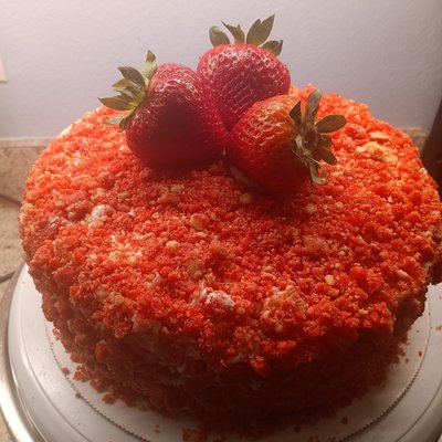  Strawberry Crunch Cake 