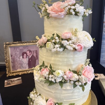 Three Tiered Wedding Cakes (Servings Based On Size) 
