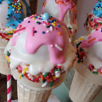 Mini Ice Cream Cone Cake Pops (Waffle Cone)