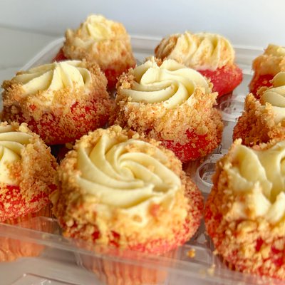 Strawberry Crunch Cupcakes