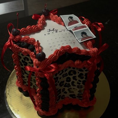 8in Star Burn Cake 