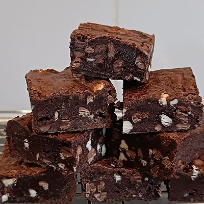 Moreish Fudgey Textured Brownies 