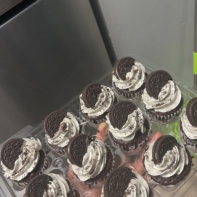 Dozen Cupcakes 