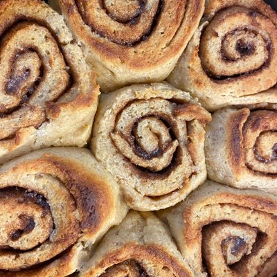 Cinnamon Rolls (4) + Creamcheese Frosting