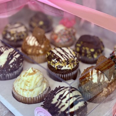 The Signature Dozen 