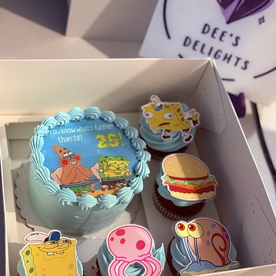 Bento cake w/ 5 cupcakes 