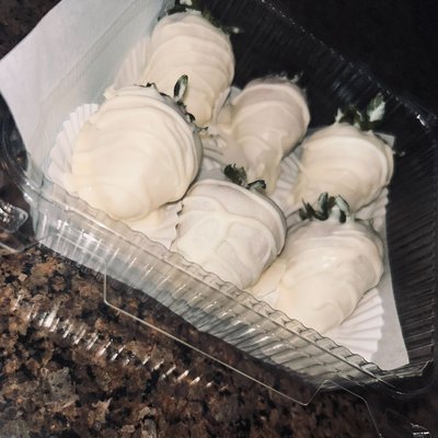12 Chocolate Covered Strawberries 