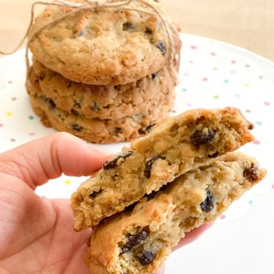 Oatmeal Raisin Cookies (8pc) 
