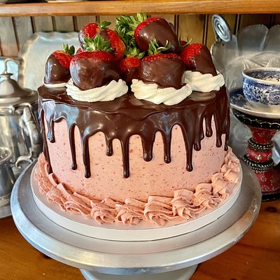 8” Chocolate Strawberry Cake With 2 Layers