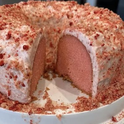 Strawberry Crunch Pound Cake
