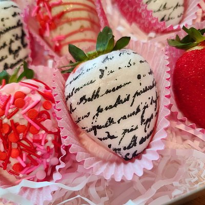 Designer Chocolate Covered Berries