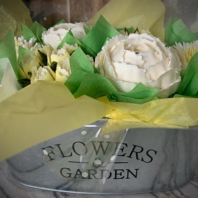 6 Cupcake Bouquet In Galvanized Tin