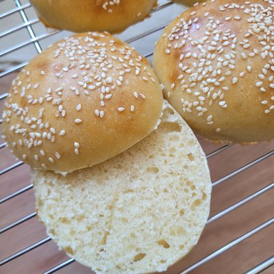 soft burger buns (pack of 4)