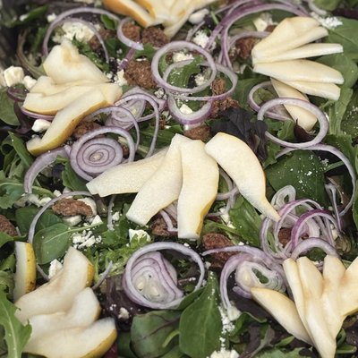 Spring Mix Salad with Pears & Pecans