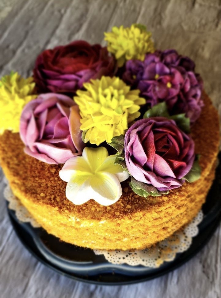 Honey cake topped with Zephyr Flowers 