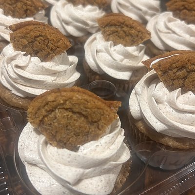 Oatmeal Cream Cupcakes 