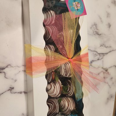 Half Dozen Mixed Strawberries In Gift Box