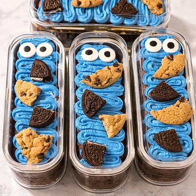 Cookie Monster Mini Cakes