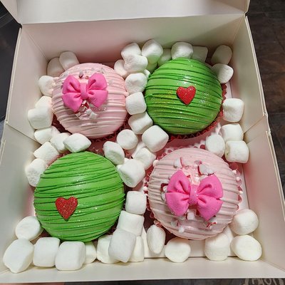 4 Pack Grinch and cindy luhu cocoa bombs