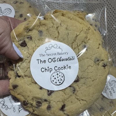 The OG Chocolate Chip Jumbo Cookie