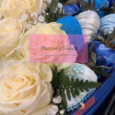 Flower & Berry Arrangement 