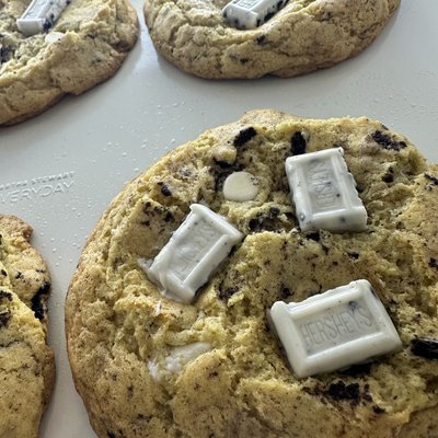 Cookies N Cream Overload Cookies