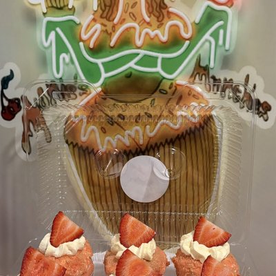 Custom Cupcakes 