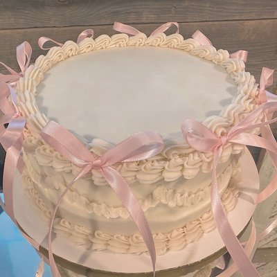 Custom 8” Wedding Cake 24 Servings