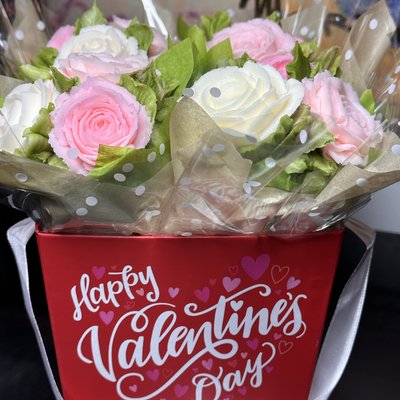 4  Single Rose Cupcake Bouquet In Decorative Happy Valentines Day Box