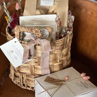 Welcome Basket And 4 Weeks Flower Delivery 