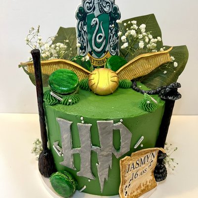 Custom Cake 8 Inch Feeds 20+ ppl 