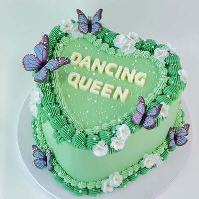 Custom Cakes - 8"