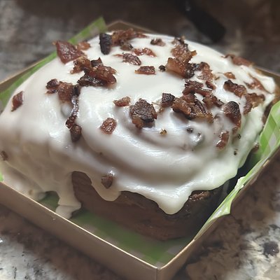 Maple Bacon Cinnamon Roll (single)
