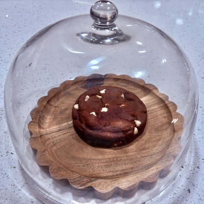 Red Velvet White Chocolate Chip Cookie -single