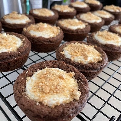 S’mores Cups; Chocolate Cookie Cup filled with Marshmallow Filling & Sprinkled with Graham Crackers (1 Dozen)
