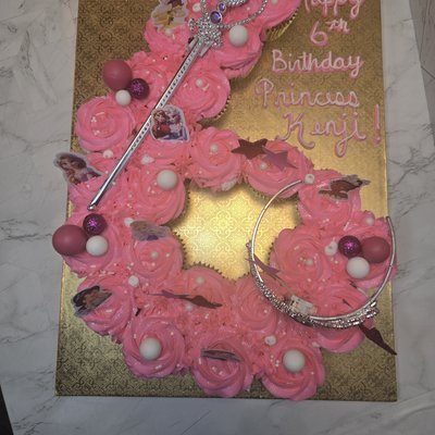 Cupcake Cake (24 Cupcakes)