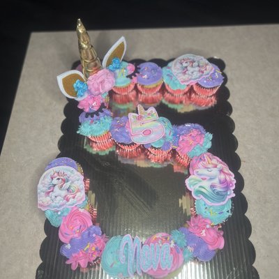 Cupcake Cake (18-24)