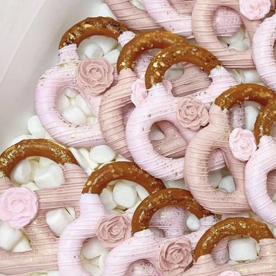 Chocolate Dipped Pretzels (1 Dozen)