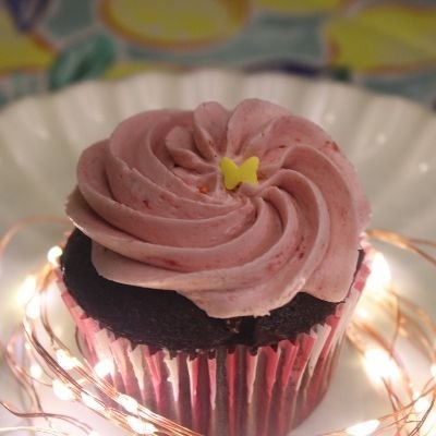 Chocolate Cupcake W/ Raspberry Buttercream - 6 Count